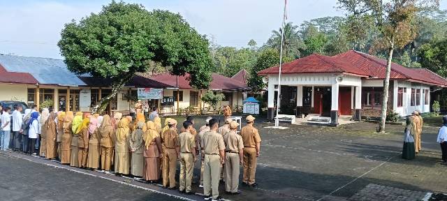 Apel Pagi Pegawai Kantor Kecamatan Leksono